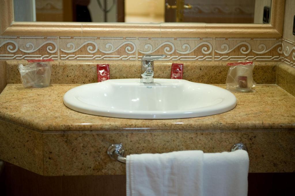Hotel La Maruxina La Alameda de la Sagra Phòng bức ảnh