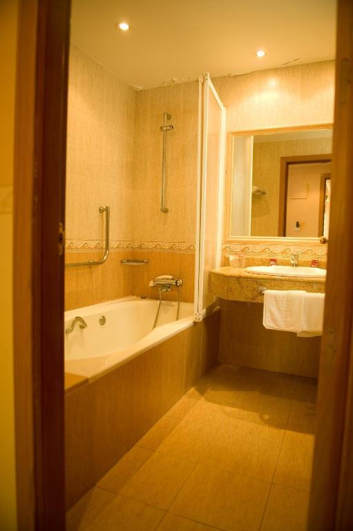 Hotel La Maruxina La Alameda de la Sagra Phòng bức ảnh